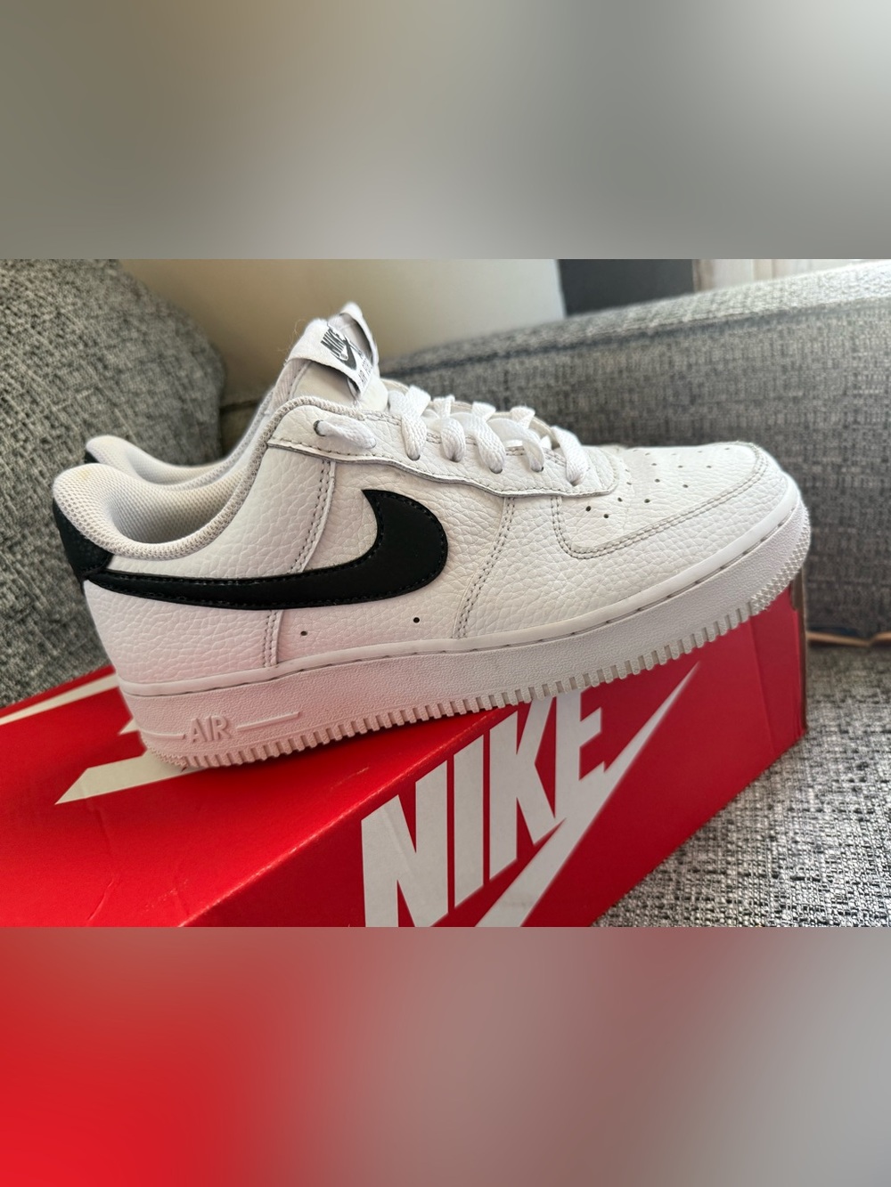 Nike White and Black Low-Top Sneakers